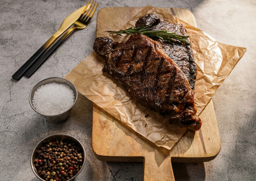 CERTIFIED ANGUS BEEF® STRIPLOIN STEAK